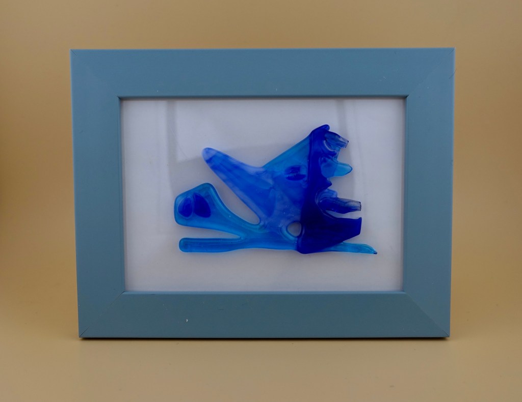 イノシシの横顔をイメージした初期の作品です。今回は蒼い感じをイメージして思いつくままに色を組み上げていってます。蒼色は、顔に対して使う場合、色味よりも青白い顔や顔色が悪い様子を表す言葉としても使われます。ここでは、蒼には草木が覆い茂るという意味もあり、生い茂る木々や緑深い山を形容した感じをイメージを表現してみました。