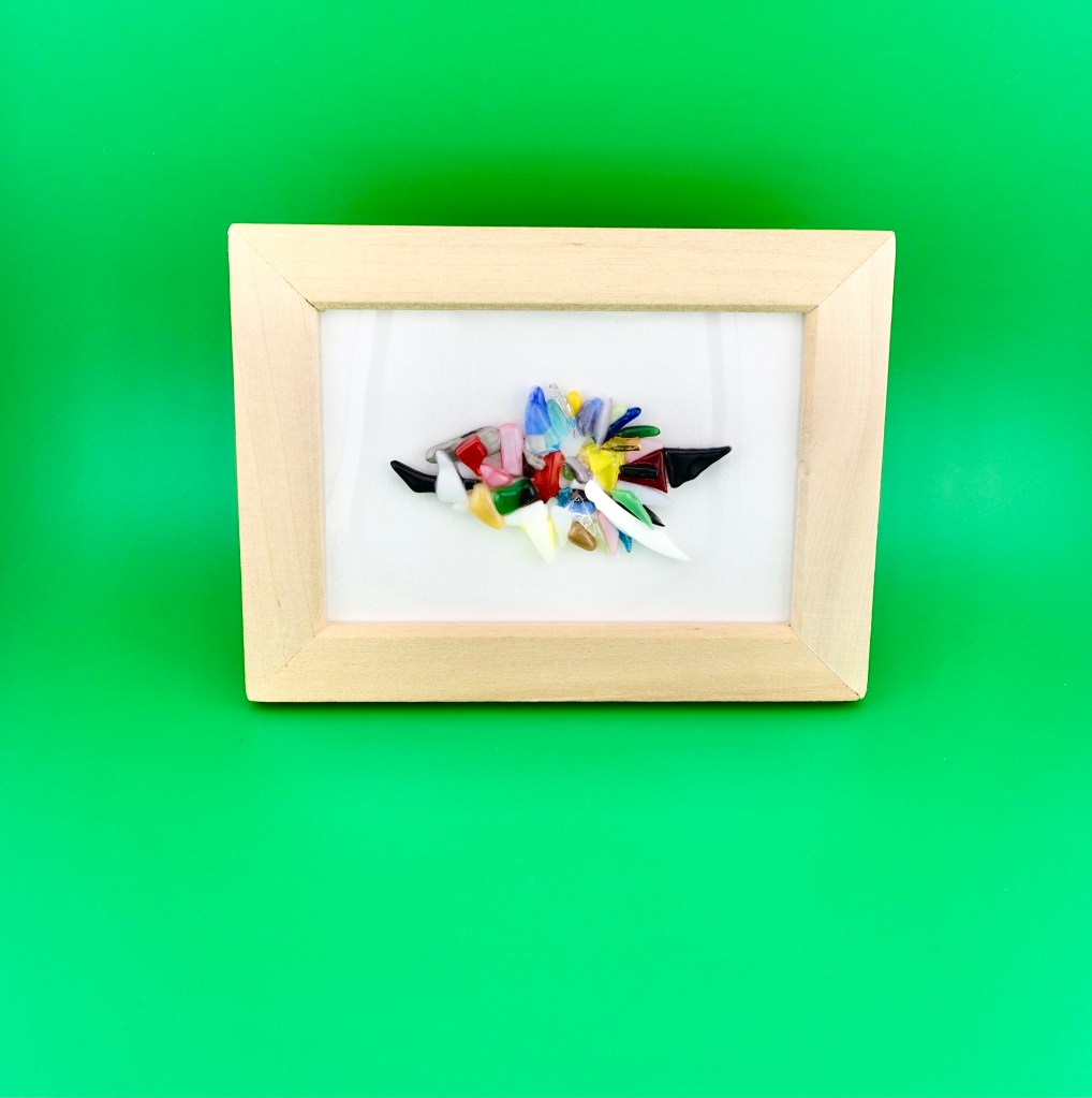 こちらの作品はこれから、颯爽と山の中を駆け抜けている様の一瞬を切り取ってイメージした作品です。意外とスリムで普段あまり印象に残らない尻尾を強調し安定感を持たせてみました。動きは俊敏で、体毛がキラキラと存在感を持たせてみました。走り出したらカッコよく、そんな印象を共有できればと思います。